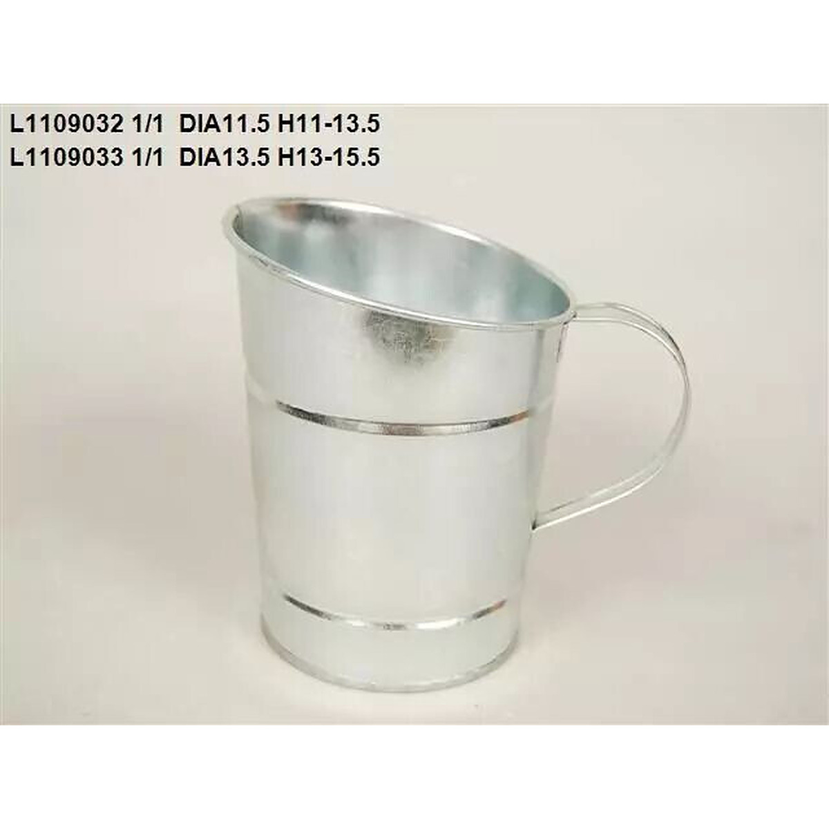Cache-pot chope en zinc naturel pour fleuriste, finition brute et style rustique