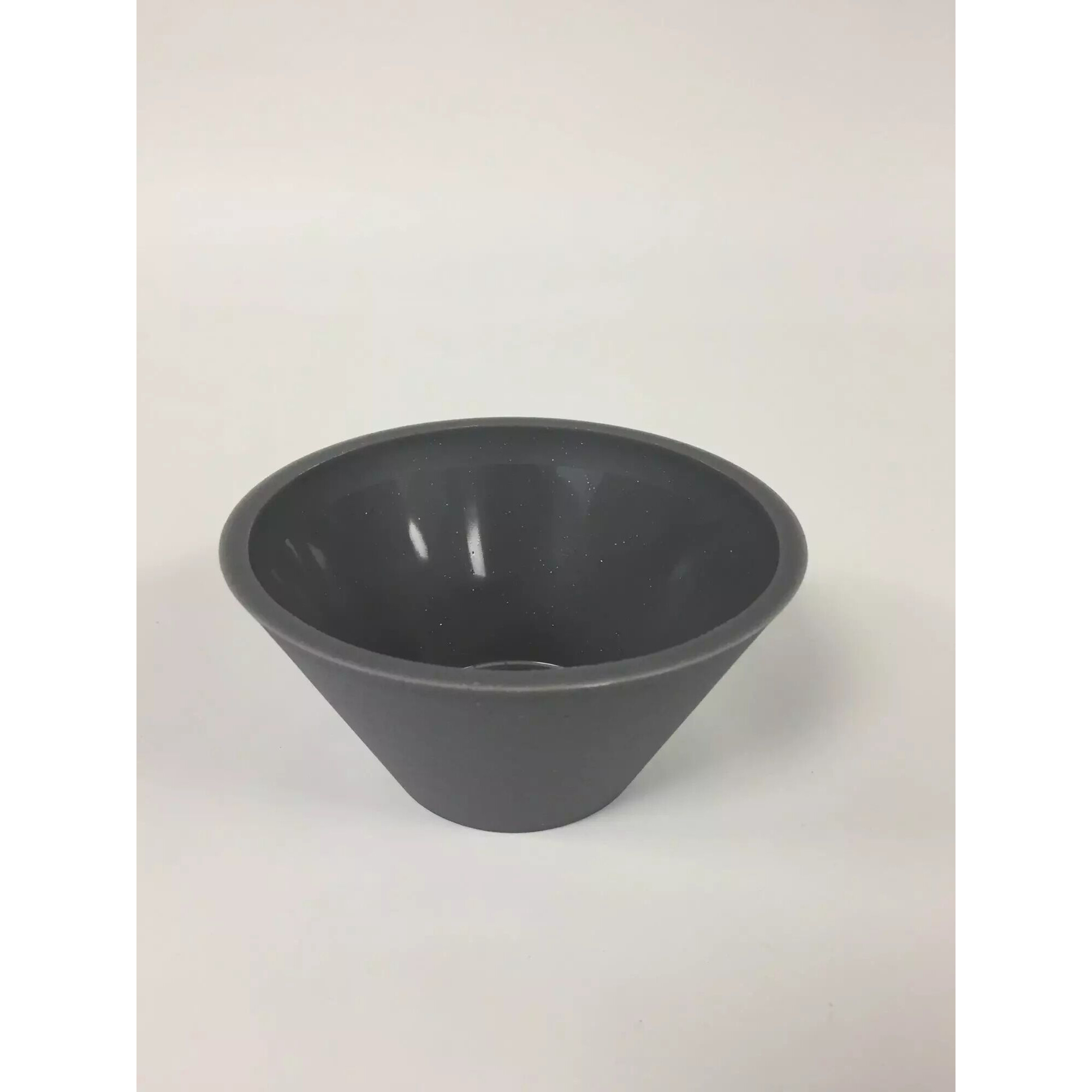 Coupe ronde plastique anthracite BEREL diamètre 12,5 cm pour compositions florales professionnelles