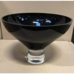 Coupe en verre noir sur pied diamètre 21,5 cm pour compositions florales professionnelles