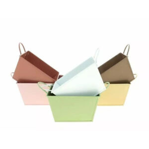 Coupe cache-pot carrée en zinc coloré pour compositions florales professionnelles