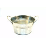 Jardinière ronde en zinc naturel avec anses pour compositions florales et décoration florale professionnelle