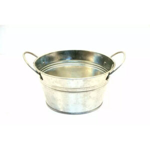 Jardinière ronde en zinc naturel avec anses pour compositions florales et décoration florale professionnelle