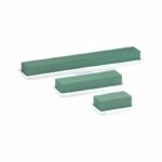 Briques de mousse florale mini sur plateau blanc pour compositions florales de table professionnelles