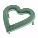 Mousse florale en forme de coeur ouvert pour compositions funéraires et arrangements de deuil en fleurs fraîches