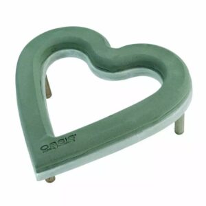 Mousse florale en forme de coeur ouvert pour compositions funéraires et arrangements de deuil en fleurs fraîches