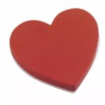Mousse florale rouge en forme de coeur avec base plastique pour compositions florales