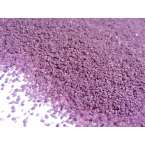 Sable décoratif aubergine granulométrie fine pour compositions florales et décoration de vases transparents