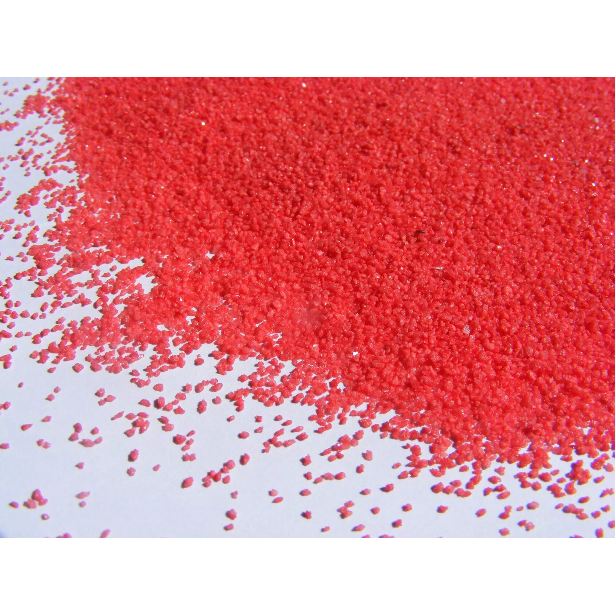 Sable décoratif rouge GHISI WALTER 0,4-0,7mm en seau de 5 litres pour compositions florales et décoration de vases