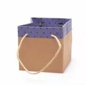 Sac carton Sophie lilas 13x13x13 cm avec anses pour transport de bouquets et pots de fleurs