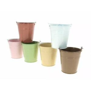Seau cache-pot en zinc coloré avec anse pour compositions florales professionnelles