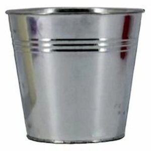 Seau en zinc naturel aspect brut pour compositions florales et arrangements de fleuriste
