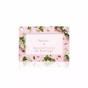Carte Heureux anniversaire de mariage à photo de fleurs blanches sur fond rose pour bouquet de fleuriste