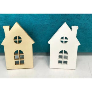 Petite maison en bois naturel découpé avec cheminée et fenêtres ajourées pour décor de compositions de Noël