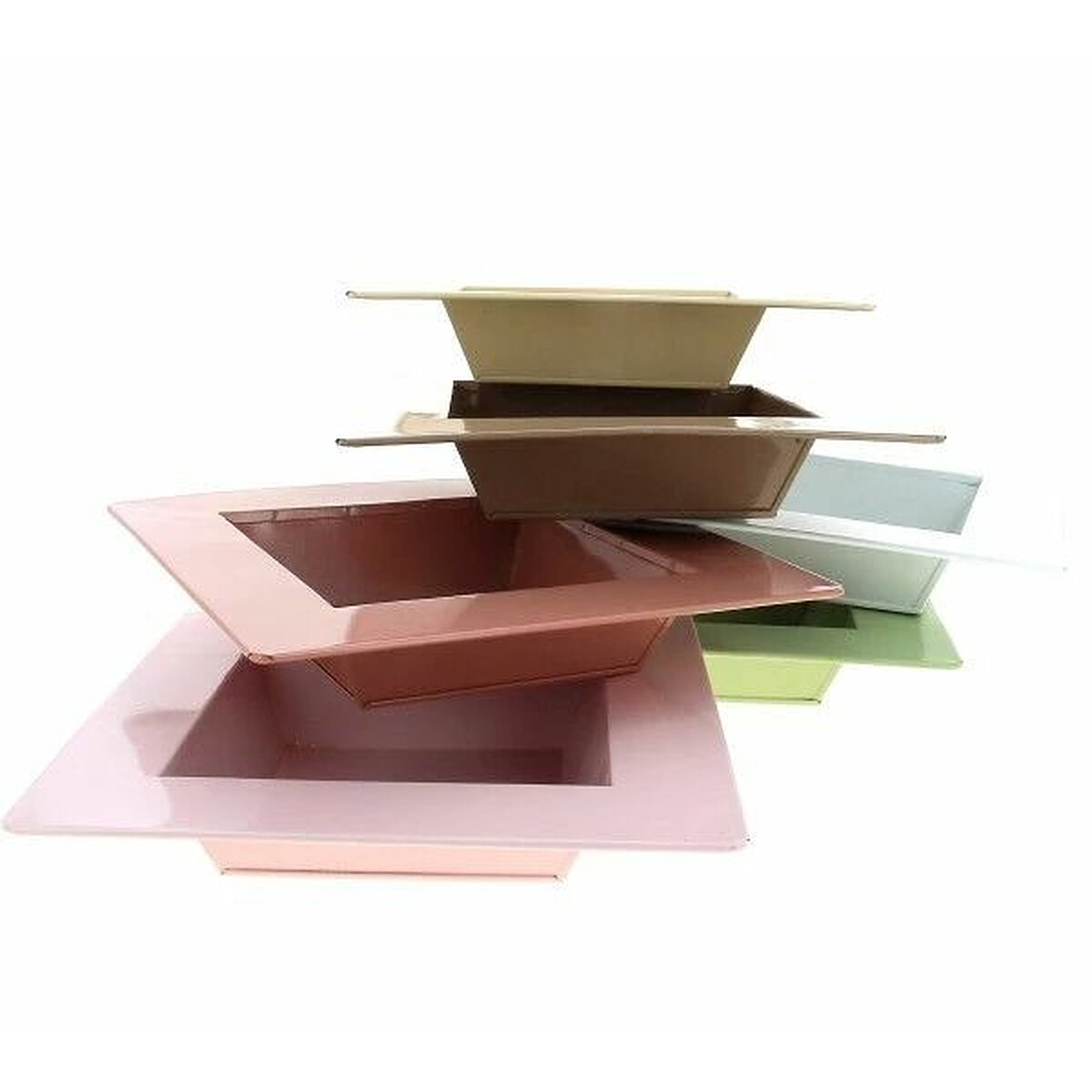 Jardinières carrées en zinc à large rebord en coloris pastel assortis pour compositions florales basses