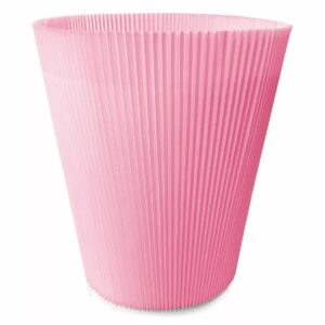 Manchette plissée cache-pot rose de forme évasée pour habiller les plantes en pot chez le fleuriste