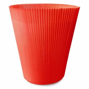 Grande manchette plissée cache-pot rouge de forme évasée pour habiller les plantes de fêtes chez le fleuriste