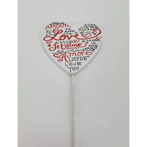 Pic en bois en forme de cœur blanc couvert de mots d'amour en plusieurs langues pour bouquets de fleuriste