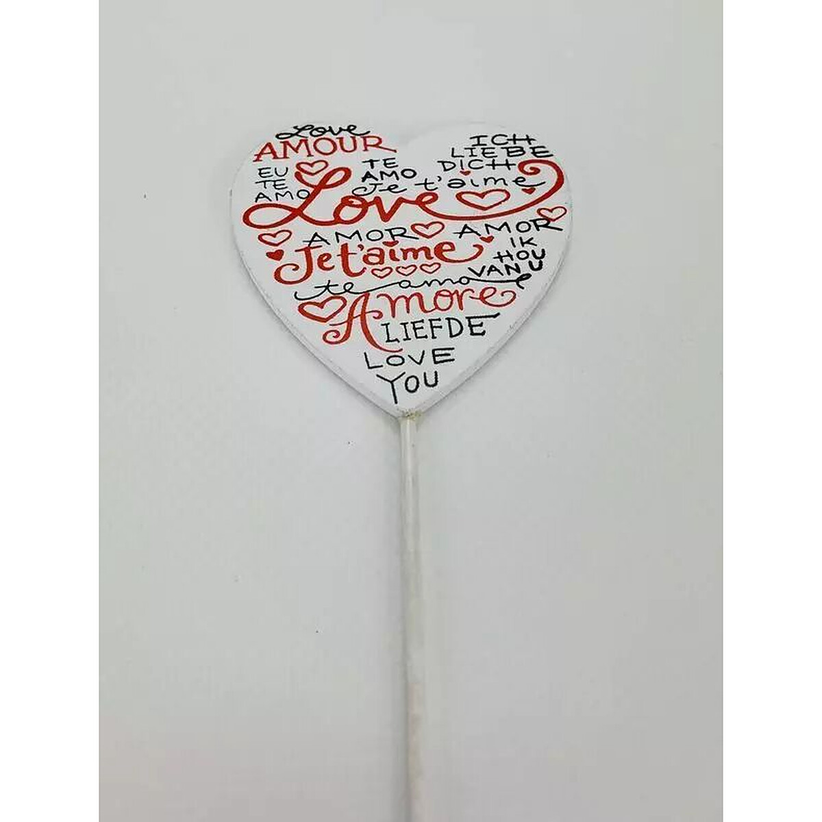 Pic en bois en forme de cœur blanc couvert de mots d'amour en plusieurs langues pour bouquets de fleuriste