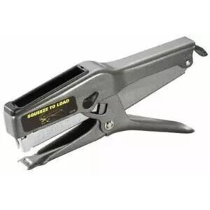 Pince agrafeuse en acier anthracite pour fermer l'emballage des bouquets au comptoir du fleuriste