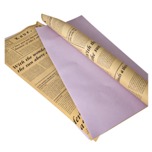 Feuilles de polypropylène imprimées façon journal ancien avec verso rose pour emballage de bouquets de fleuriste