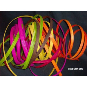 Boucles de rotin plat coloré, dont le vert anis, pour structures et décors de compositions florales