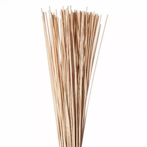Faisceau de rotin rond au ton naturel en brins fins pour couronnes et structures de fleuriste
