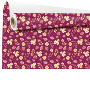 Rouleau de papier kraft blanc imprimé de fleurs jaunes et roses sur fond prune pour emballage de fleuriste