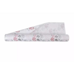 Rouleau de kraft blanc imprimé de roses poudrées et timbres anciens pour emballage de bouquets en boutique de fleurs