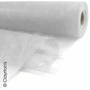 Rouleau de voile de fibre décorative blanc déroulé pour collerettes de bouquets de mariage