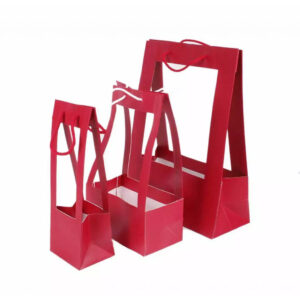 Sacs porte-bouquet en carton rouge ajourés à anses cordelière rouges pour bouquets de Saint-Valentin